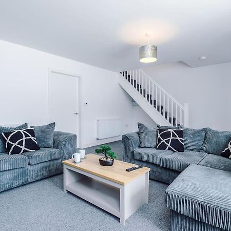 Stylish Four Bedroom House In St Helens By Eason Stays, For Contractors Digs And Weekend Stays, With Free Parking Exterior foto