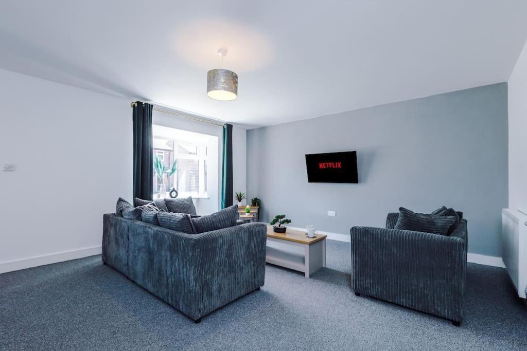 Stylish Four Bedroom House In St Helens By Eason Stays, For Contractors Digs And Weekend Stays, With Free Parking Exterior foto
