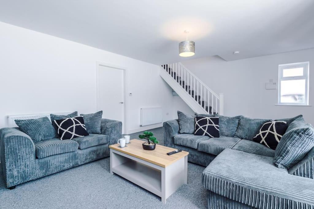 Stylish Four Bedroom House In St Helens By Eason Stays, For Contractors Digs And Weekend Stays, With Free Parking Exterior foto