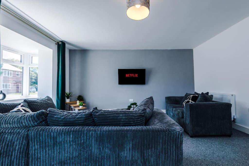 Stylish Four Bedroom House In St Helens By Eason Stays, For Contractors Digs And Weekend Stays, With Free Parking Exterior foto
