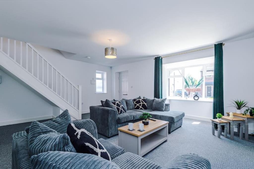 Stylish Four Bedroom House In St Helens By Eason Stays, For Contractors Digs And Weekend Stays, With Free Parking Exterior foto