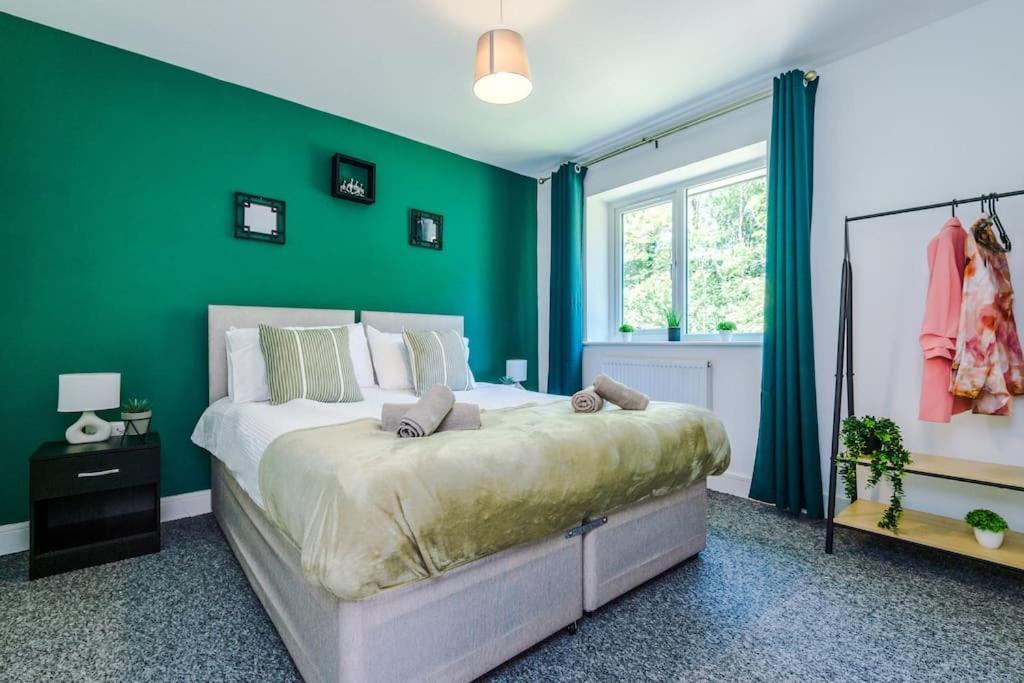 Stylish Four Bedroom House In St Helens By Eason Stays, For Contractors Digs And Weekend Stays, With Free Parking Exterior foto