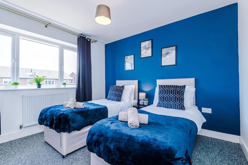 Stylish Four Bedroom House In St Helens By Eason Stays, For Contractors Digs And Weekend Stays, With Free Parking Exterior foto