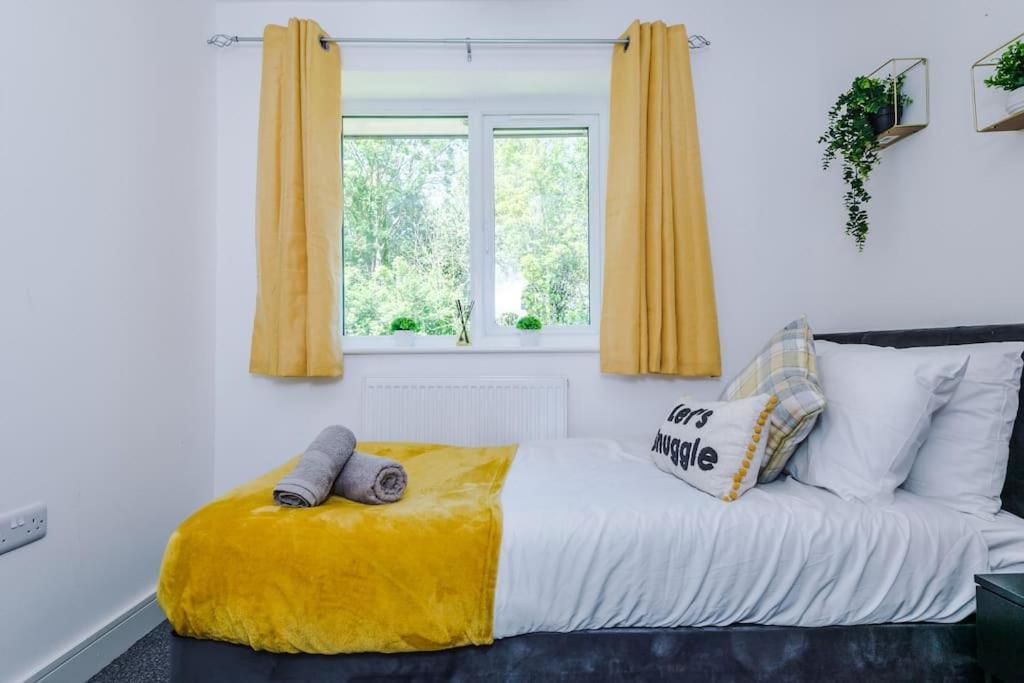 Stylish Four Bedroom House In St Helens By Eason Stays, For Contractors Digs And Weekend Stays, With Free Parking Exterior foto